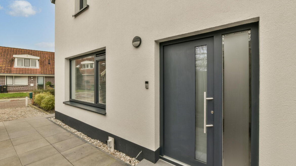 Construisez une entrée moderne avec les portes d'entrée en aluminium