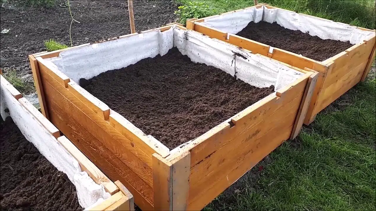 mettre une bâche dans une jardinière