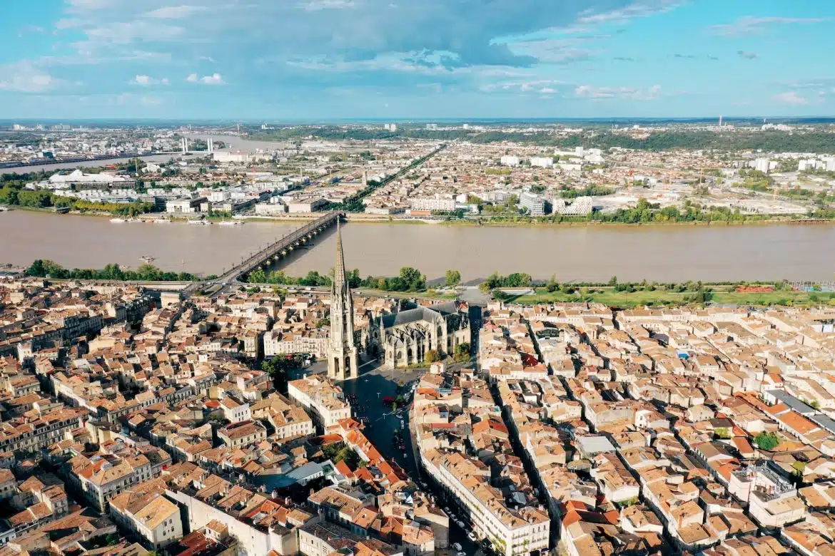 7 raisons de louer un garde meuble quand on habite Bordeaux