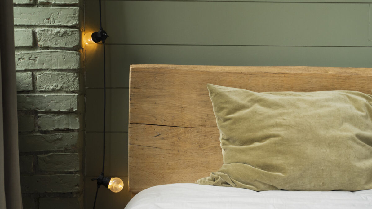 Tête de lit 160 cm : dimensions, styles et aménagement de la chambre